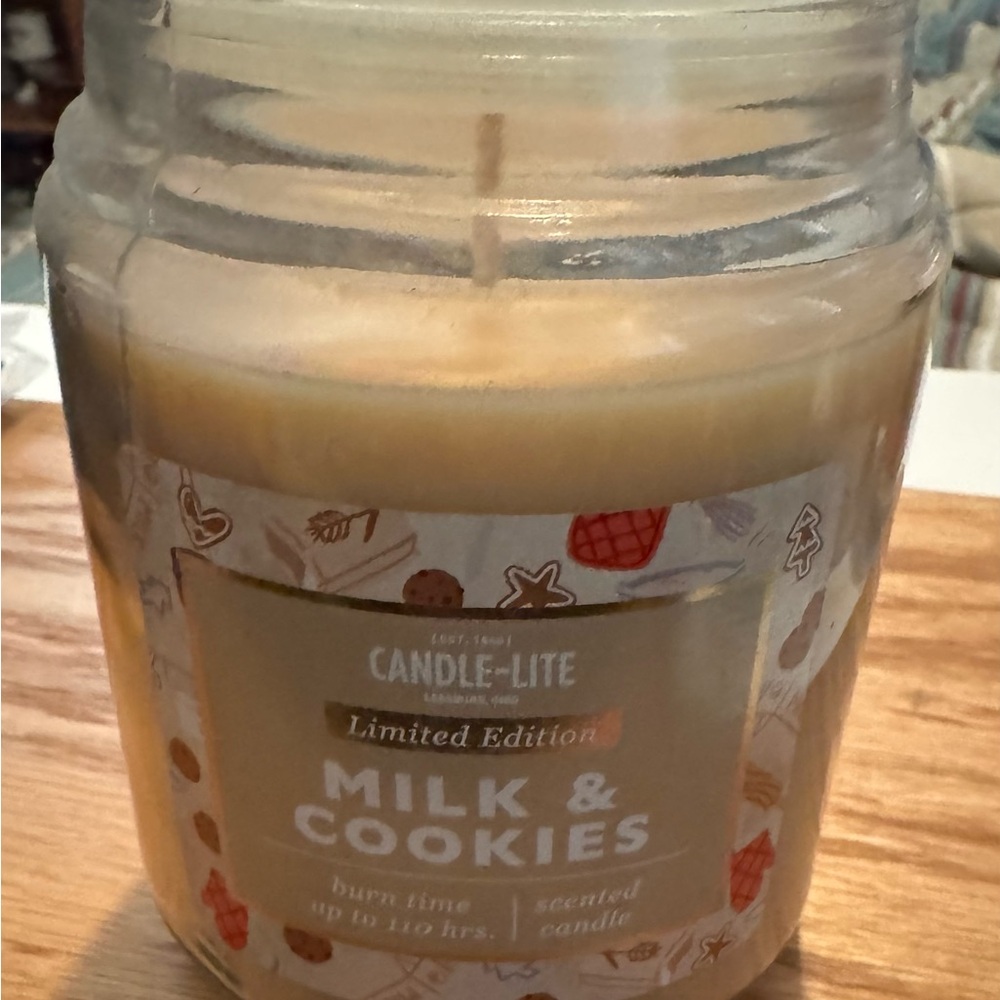 Milk & Cookies Scented Candle - Cream